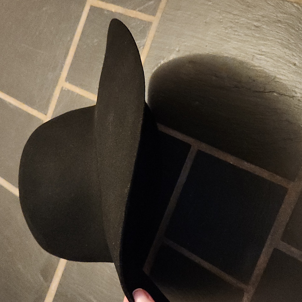 Black sun hat